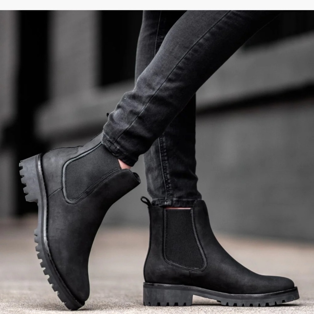 Thursday Everyday Women’s Legend Black Matte Leather Chelsea Boots 9.5